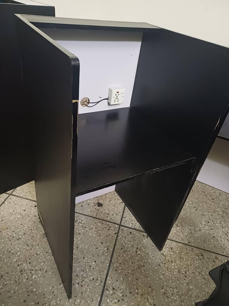 Workstation cubicles / tables 2