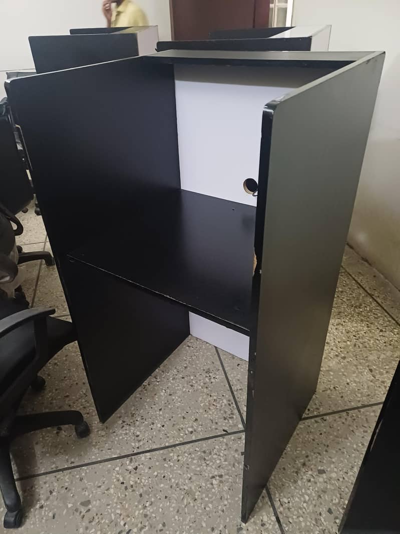 Workstation cubicles / tables 4