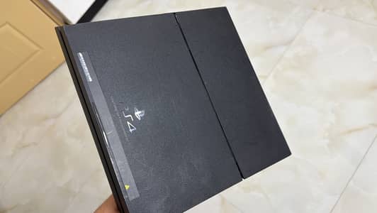 Ps4 500Gb  Playstation 4 With 2 controllers and 4Games