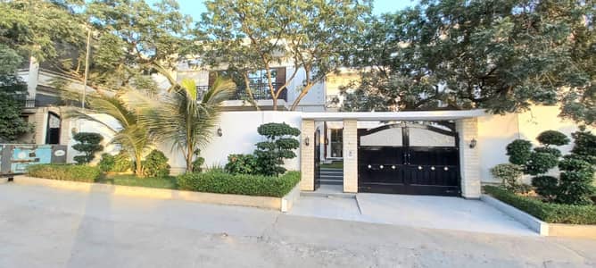 Owner built 615sqyrd leased Luxury bunglow for sale in prime sector of Gulshan-e-Maymar