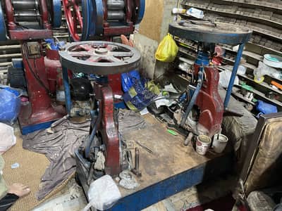 Gold cutting machine with complete dye