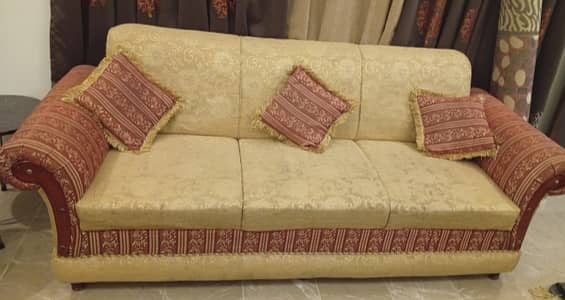 5 Seater Sofa Set and Table