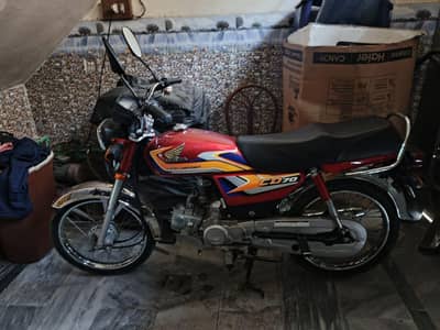 Honda CD 70 bohat achi condition h
