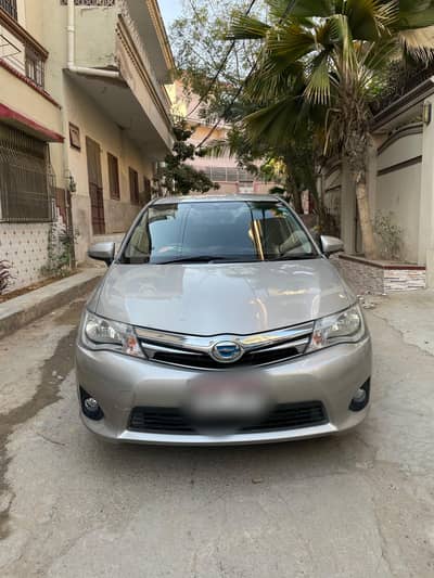 Toyota Corolla Axio hybrid 2014