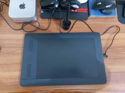 Wacom Intuos Pro Medium Tablet (PTH-651)