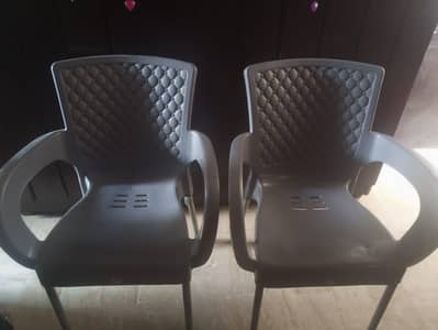 Master Company Folding Table + 2 Plastic Chairs – Good Condition