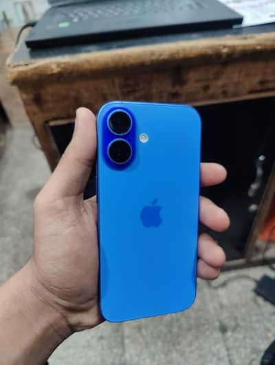 Iphone 16 128gb Factory unlock Battery health  90 Cycle count 378