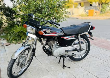 Honda 125 black 2015 model