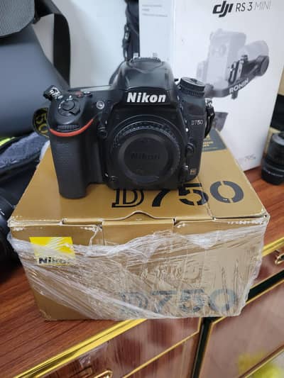 Nikon d750 (Complete box)