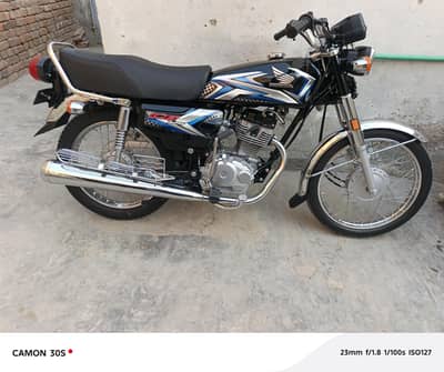 Honda 125 25 model 10/10 condition black colour