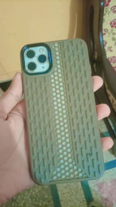 i phone 11 pro max jv  glass or back krak ha exchange b hojay ga