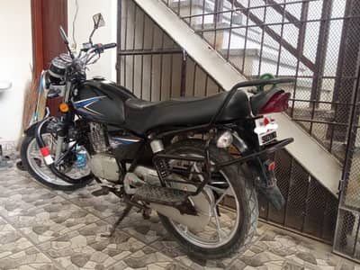 Suzuki GS 150 model 2015