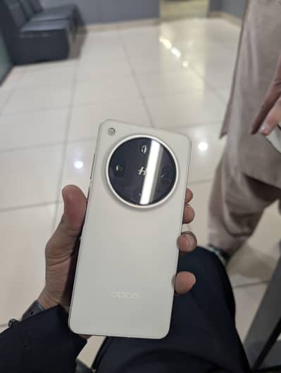 FOR SALE: Oppo Find X8 Ultra (China Variant) – Pristine Condition