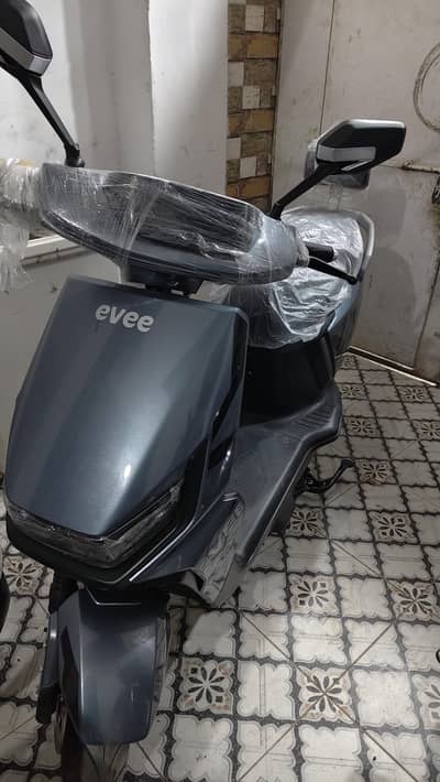 EVEE GENZ BRAND NEW.