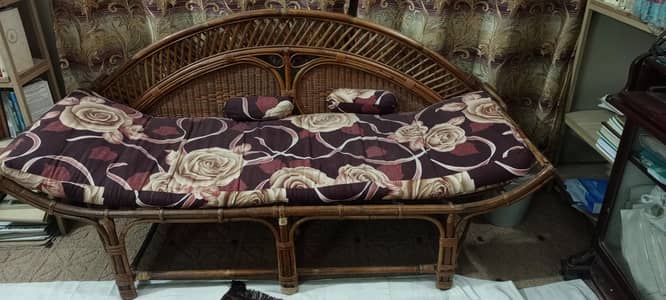 can dewan and seaters.