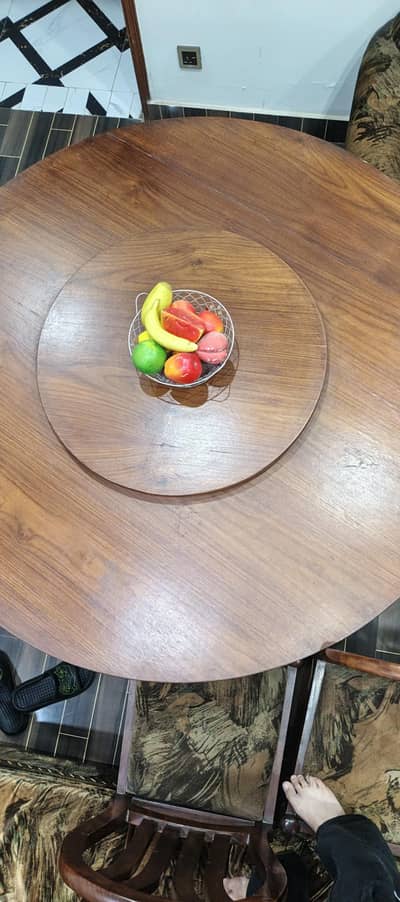 dining table or 6 chairs ( seprate bhi lah sakhta hein )