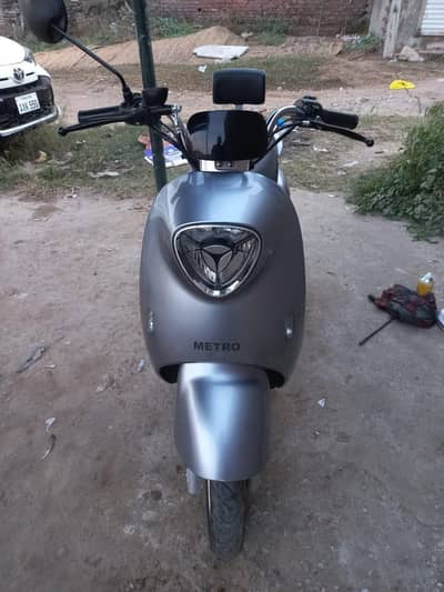 Metro M6 model Electric scooter 220 ki invoice 03474209300