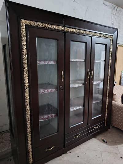 Showcase in excellent condition