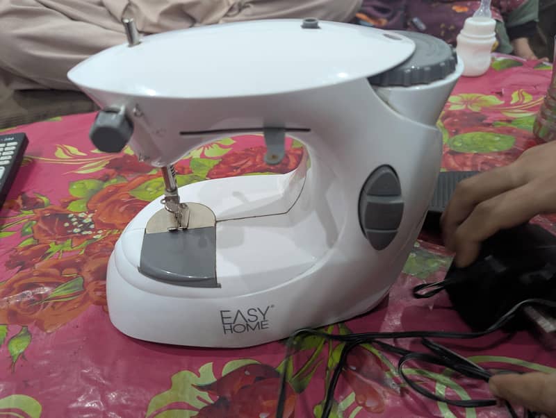 Mini Sewing Machine 4