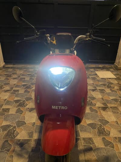 Scooty metro M6