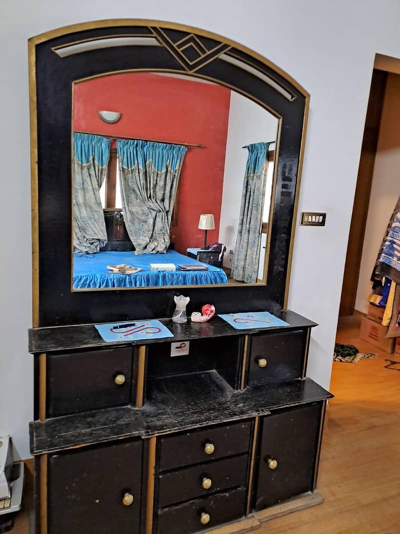 King Sized Bed Set 1