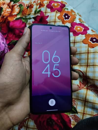 Motorola Edge 2022.8/256gb storage.