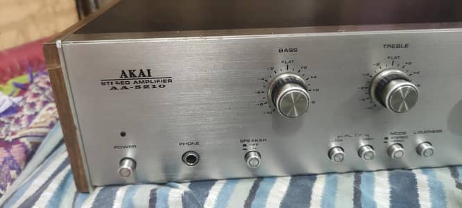 Akai Amplifier model number AA-910 Full working condition