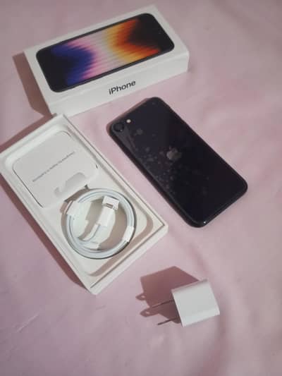 IPHONE SE 2022 WITH BOX only 30.5k