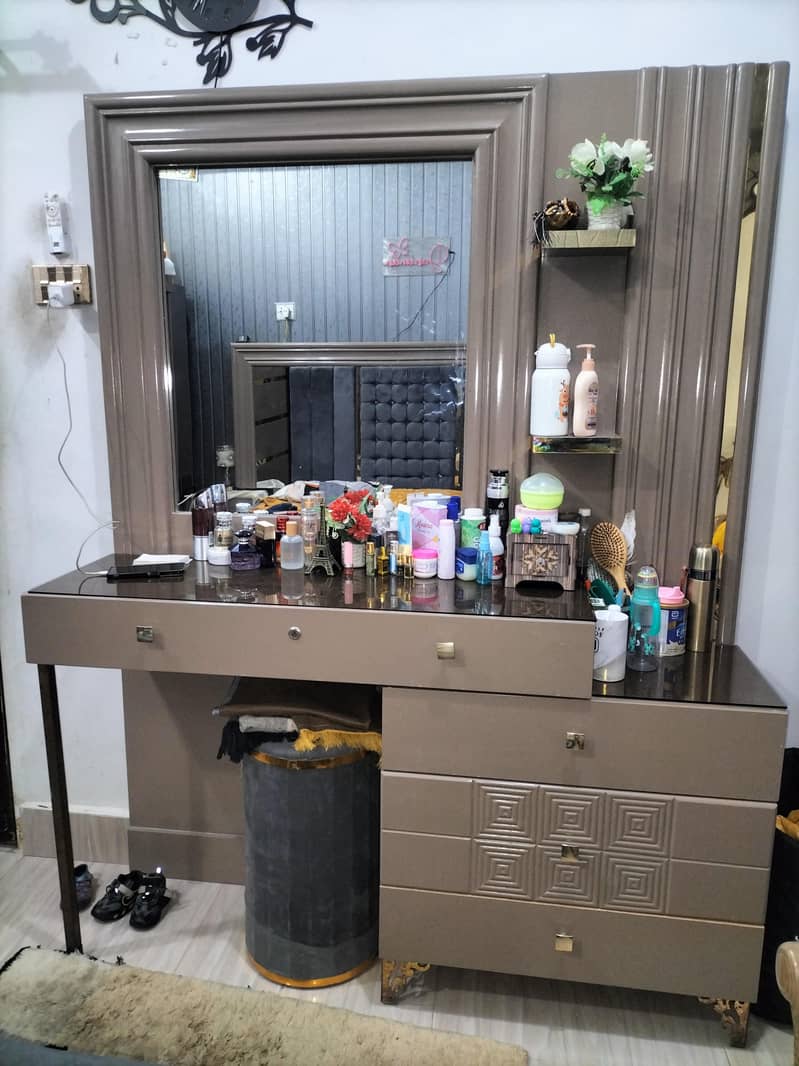 Modern Dressing Table 0