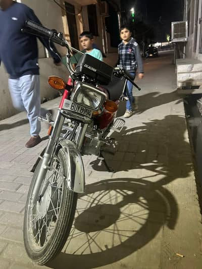 Honda 125 brand new only 800 driven