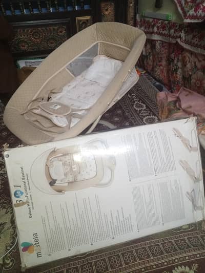 Baby Bassinet / Rocker – Music, Lights & Auto Swing