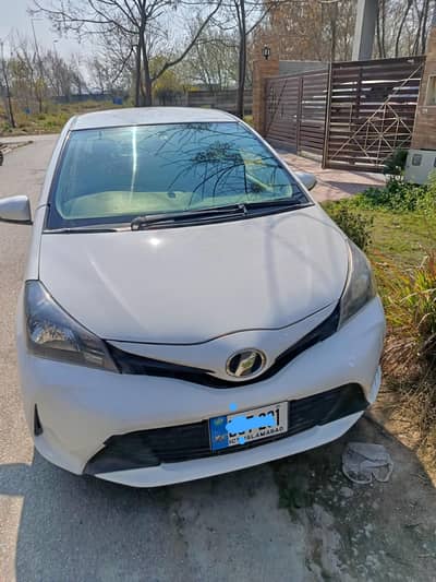 Beautiful White Vitz for sale