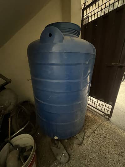 Water tank 300 gallons