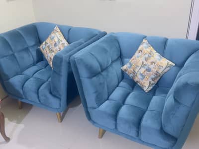 7 Seater Set - Lightly Used Drawing Room Set - No Pets/Kids