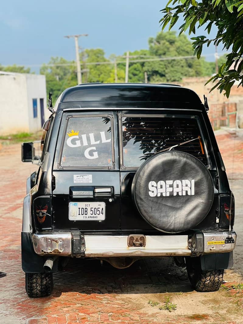 نسان سفاری سیون سیٹر فائ ڈورز ڈیزل انجن الائے رم 1