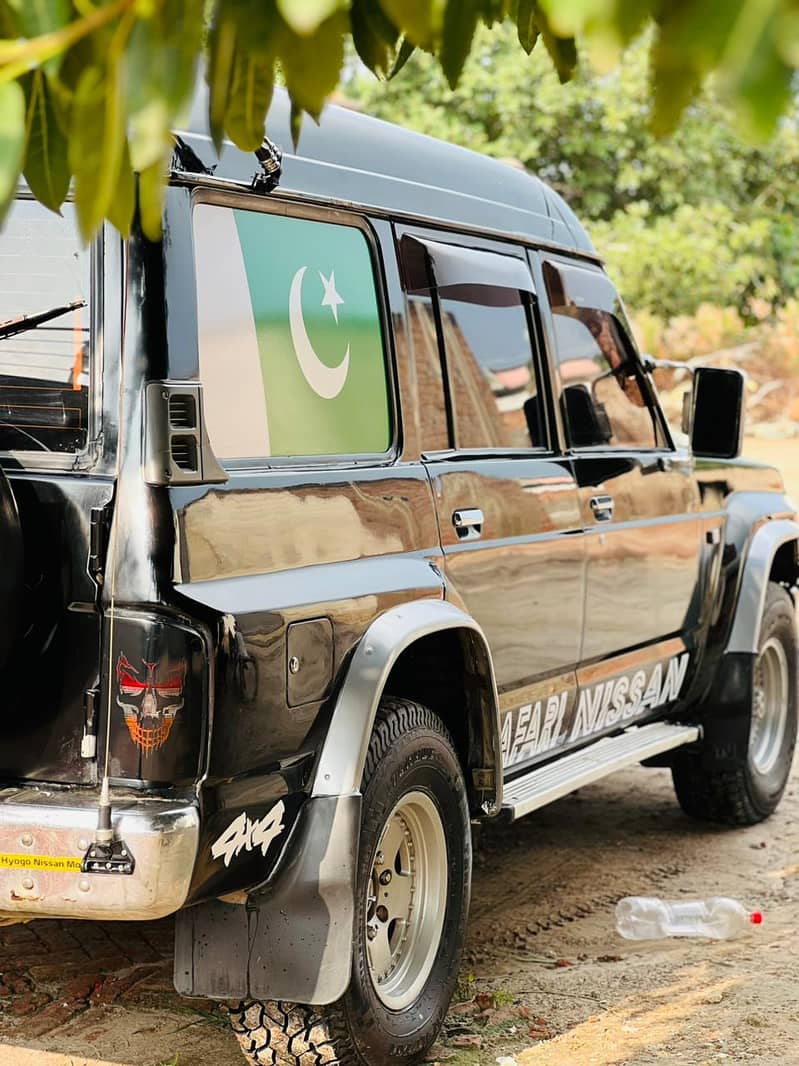 نسان سفاری سیون سیٹر فائ ڈورز ڈیزل انجن الائے رم 2