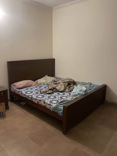 Queen Size Solid Wood Bed with Original Moltyfoam Jet Mattress