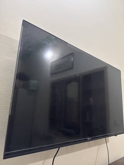43 Inch lcd Tv Multynet 10:9 condition