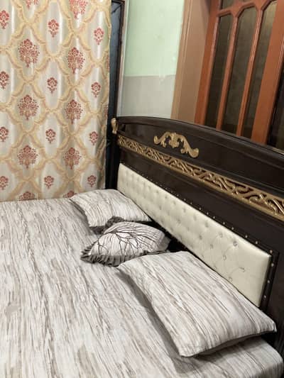 king size heavy wooden bed