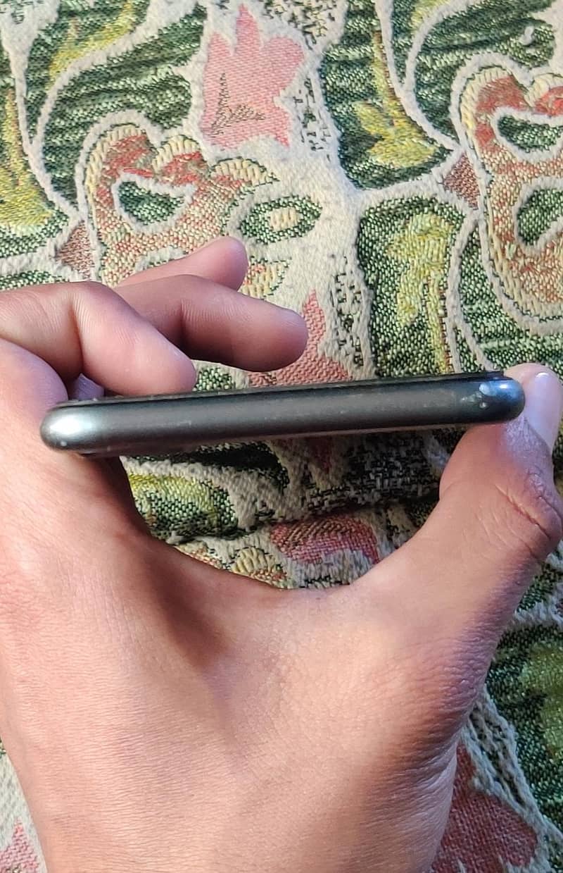 Iphone 8Plus PTA Lush exchange with laptop 4