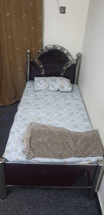 single bed barely used 10/10 stainless steel