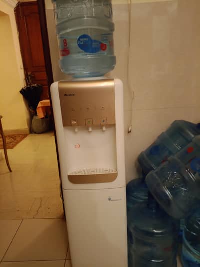 Whater Dispinser  Gree