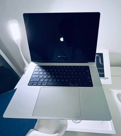 Apple MacBook pro M2 max 2023 model