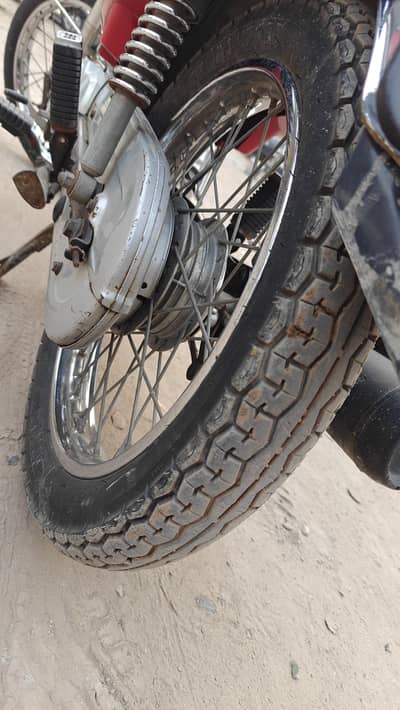 Honda CG 125 2022 model red colour condition 9/10 All ok Lahore number