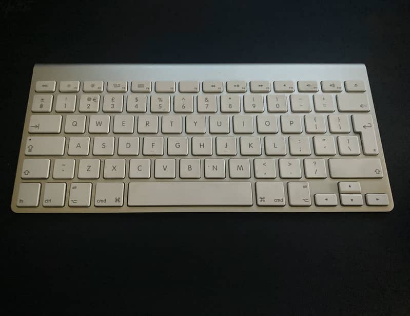 Apple Magic Keyboard 4