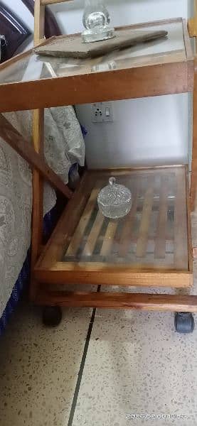 Tea trolly and plastic table