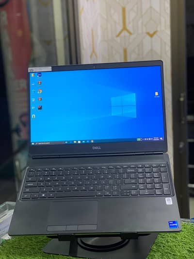 Dell Latitude 7560. i7/11th Gen 16/256 GB SSD. 4 GB graphics card