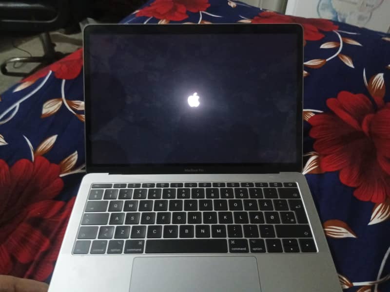 MAC BOOK PRO 3
