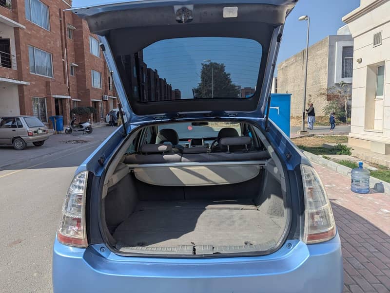 Toyota Prius 1300cc 6