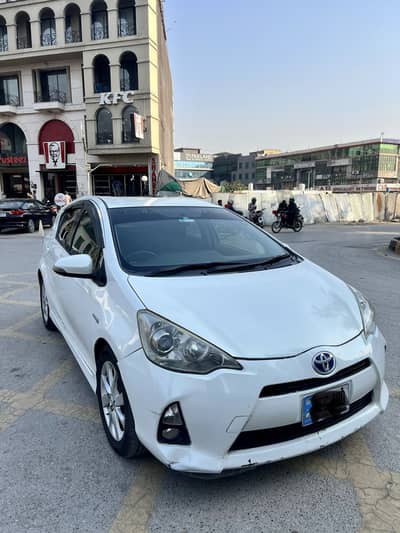Toyota Aqua 2014 full option pearl white